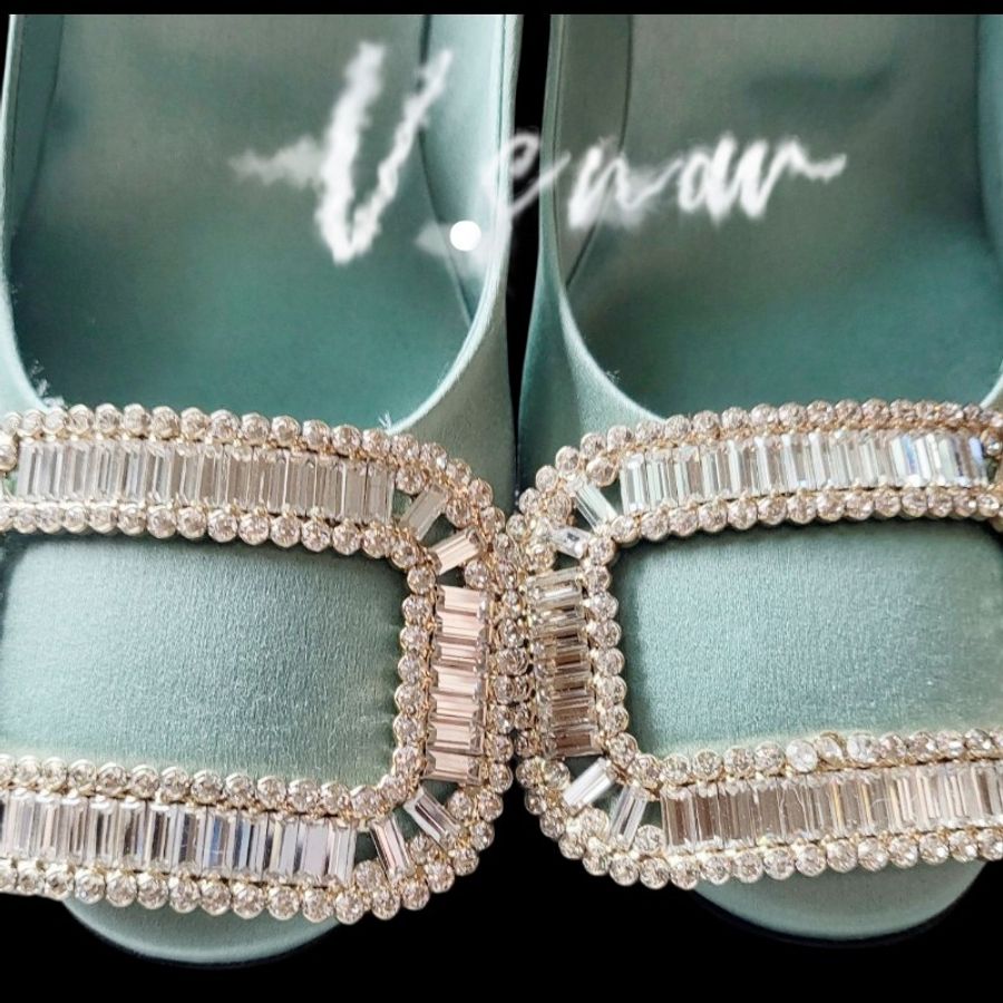 Roger Vivier
Roger Vivier RV Belle de
Nuit 經典鑽釦高跟鞋/晚宴鞋-1