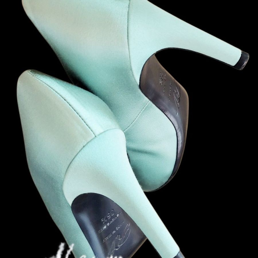 Roger Vivier
Roger Vivier RV Belle de
Nuit 經典鑽釦高跟鞋/晚宴鞋-5