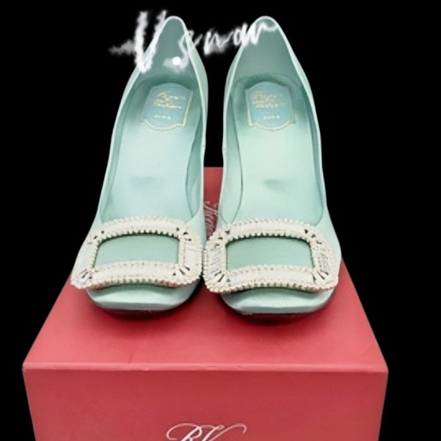 Roger Vivier
Roger Vivier RV Belle de
Nuit 經典鑽釦高跟鞋/晚宴鞋-11