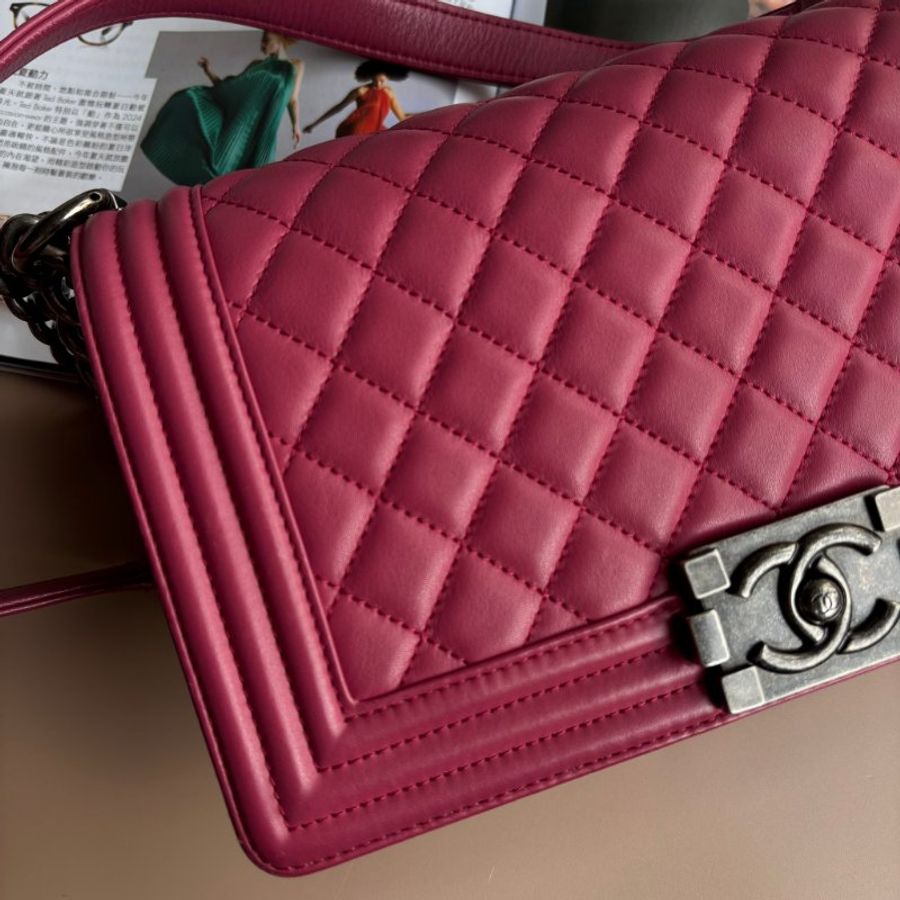 ::CHANEL:: 經典BOY系列 莓粉色皮革 復古銀釦25公分-2