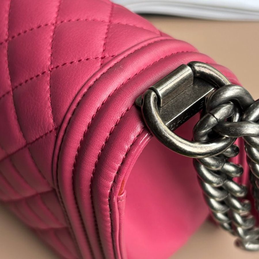 ::CHANEL:: 經典BOY系列 莓粉色皮革 復古銀釦25公分-16