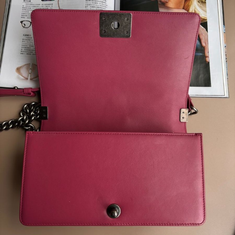 ::CHANEL:: 經典BOY系列 莓粉色皮革 復古銀釦25公分-24