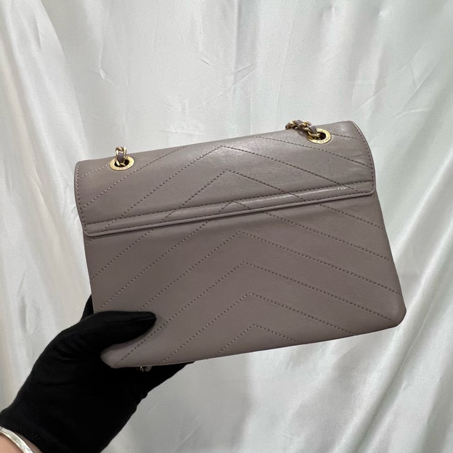 CHANEL 信封包牛皮山型紋 紫灰金鍊-2