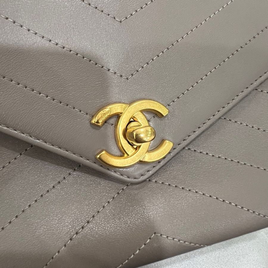 CHANEL 信封包牛皮山型紋 紫灰金鍊-8