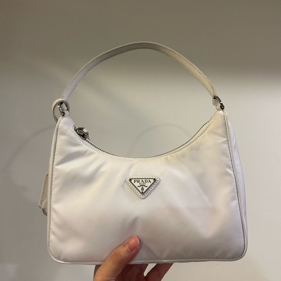 (雙11限定特惠!)Prada Re-edition 2005 nylon bag白 尼龍包 hobo bag 配購證紙袋👏🏻-0