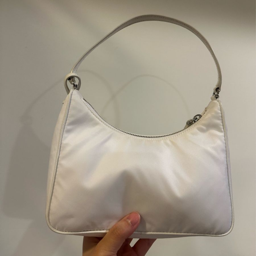 (雙11限定特惠!)Prada Re-edition 2005 nylon bag白 尼龍包 hobo bag 配購證紙袋👏🏻-1