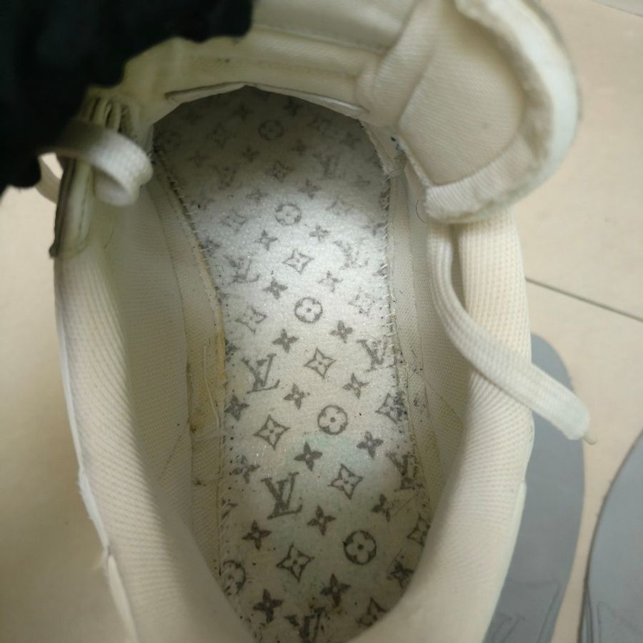 ㊣✨Louis Vuitton✨(附防塵袋)**尺寸:9**路易威登 LV 白色 浮雕 老花 潮流 印字 球鞋 板鞋 休閒鞋/二手鞋/二手精品/保證正品🌳二手樹屋🌳-33