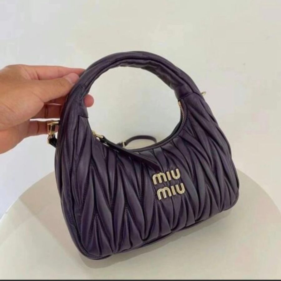 Miumiu✨Wander Matelassé 納帕軟皮半月形迷你手袋 腋下包 紫羅蘭色-4
