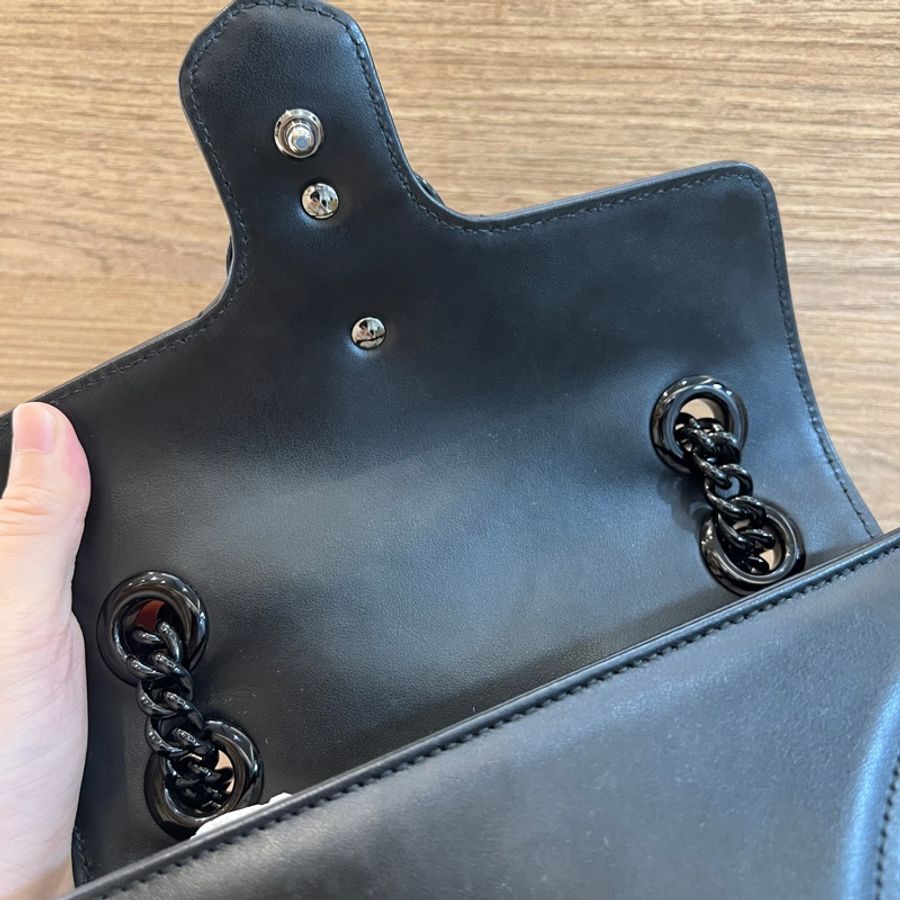 Gucci 黑牛皮黑釦Marmont 22肩斜鏈包-11