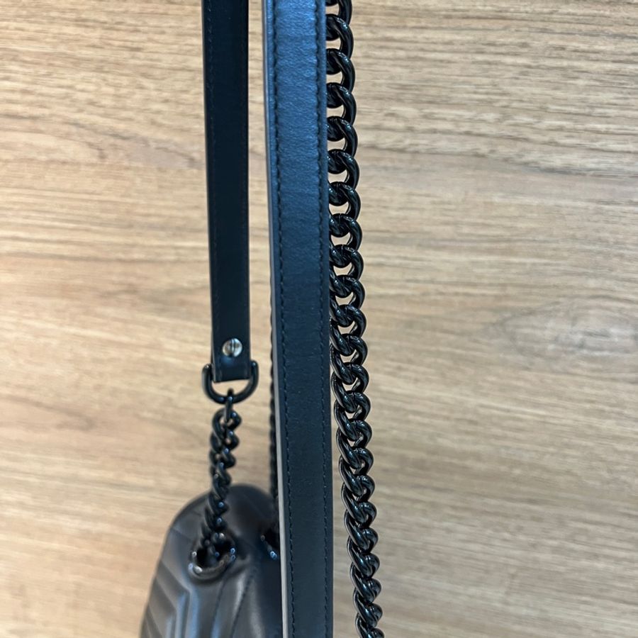 Gucci 黑牛皮黑釦Marmont 22肩斜鏈包-14