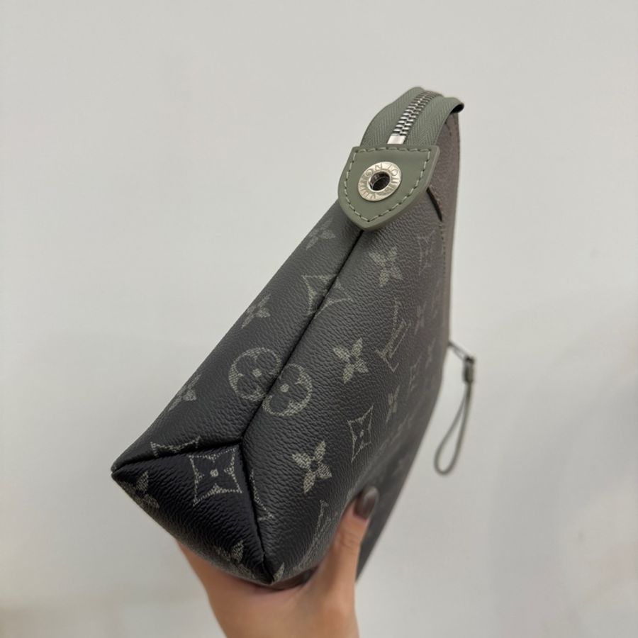 LV Pochette Voyage Souple漸層綠老花手拿包 晶片款 近全新❤️-3