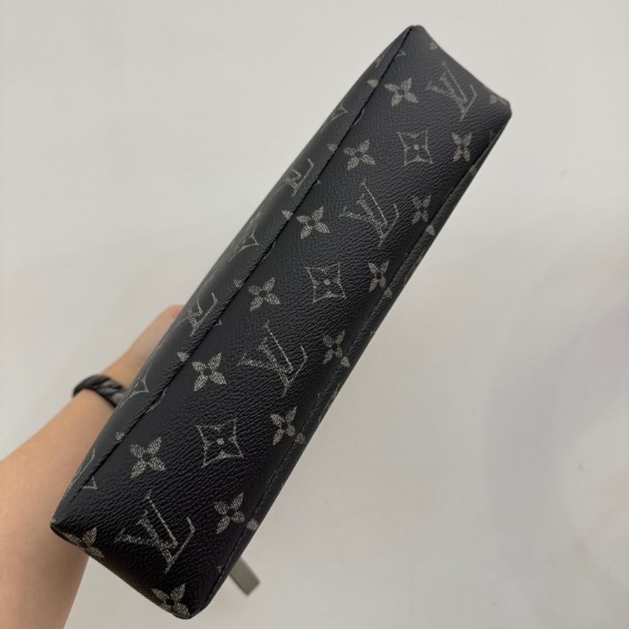 LV Pochette Voyage Souple漸層綠老花手拿包 晶片款 近全新❤️-4