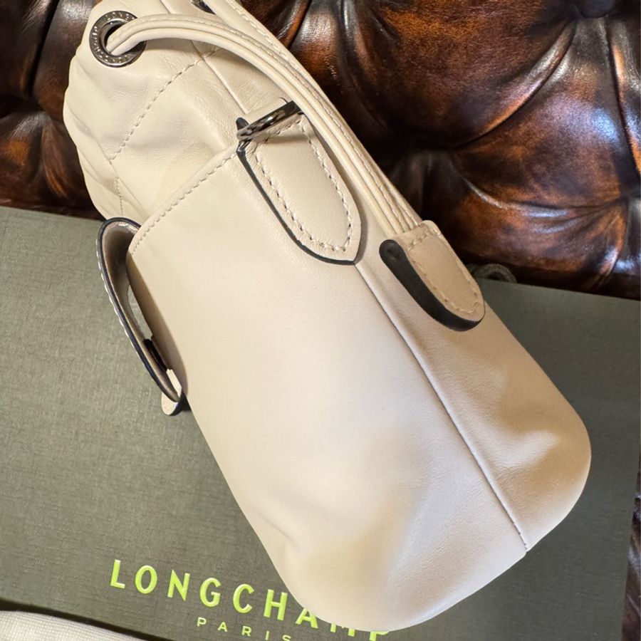 全新法國專櫃購入 Longchamp PLIAGE XTRA 水桶包 XS 白紙色 皮革 小牛皮 斜背包-15