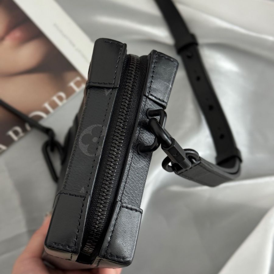 LV 黑花soft trunk wallet黑盒子斜挎包 內有卡槽 尺寸約22*14cm-3