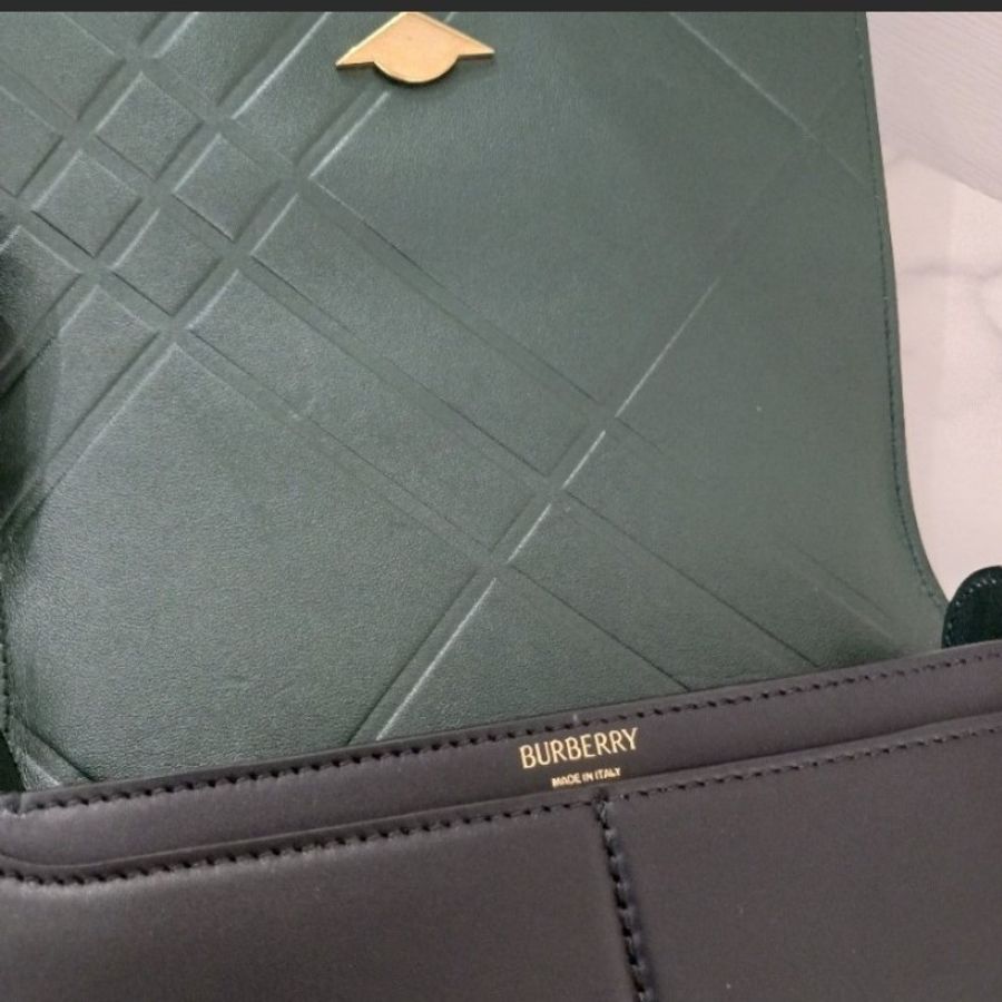 BURBERRY-8