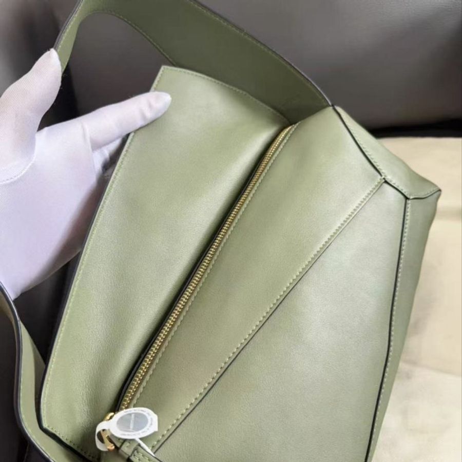 loewe Puzzle Anagram Hobo 腋下包酪梨綠 29x13 全新閒置配件塵袋-1