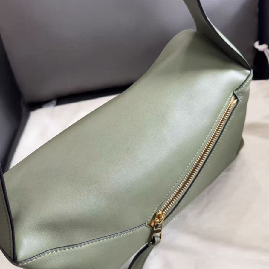 loewe Puzzle Anagram Hobo 腋下包酪梨綠 29x13 全新閒置配件塵袋-4