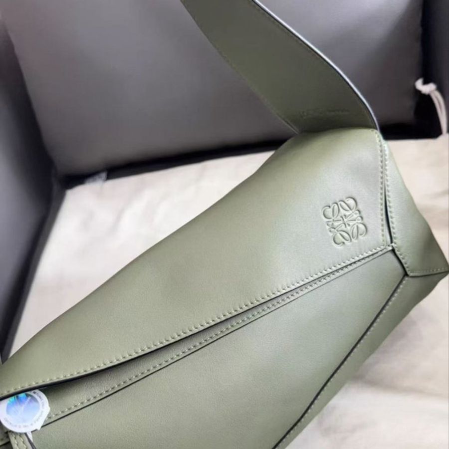 loewe Puzzle Anagram Hobo 腋下包酪梨綠 29x13 全新閒置配件塵袋-5