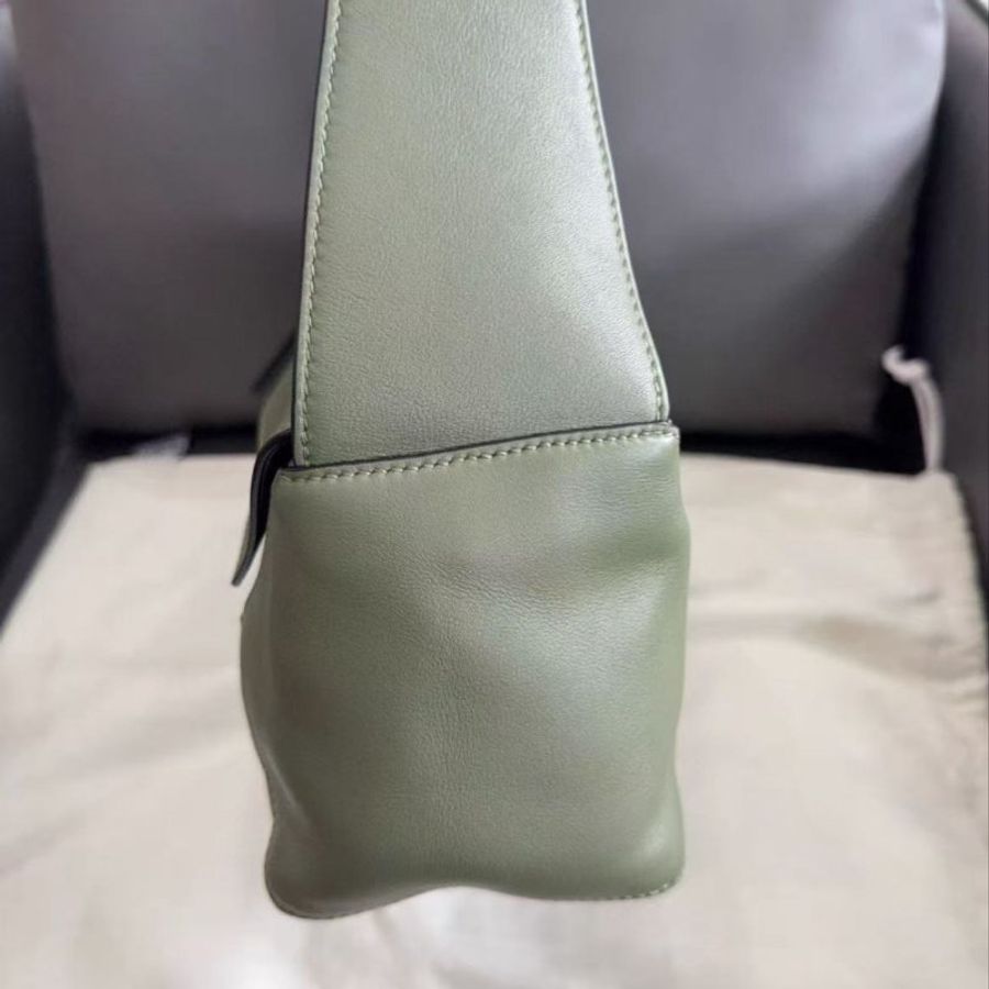 loewe Puzzle Anagram Hobo 腋下包酪梨綠 29x13 全新閒置配件塵袋-6