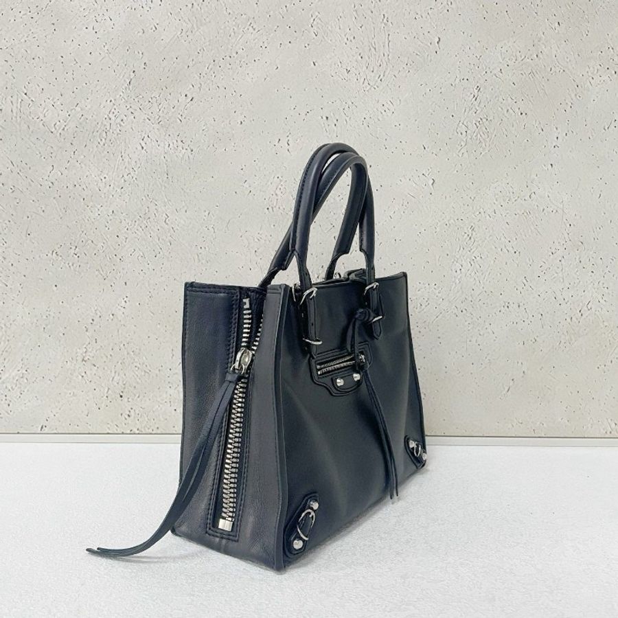 Balenciaga the papier-4