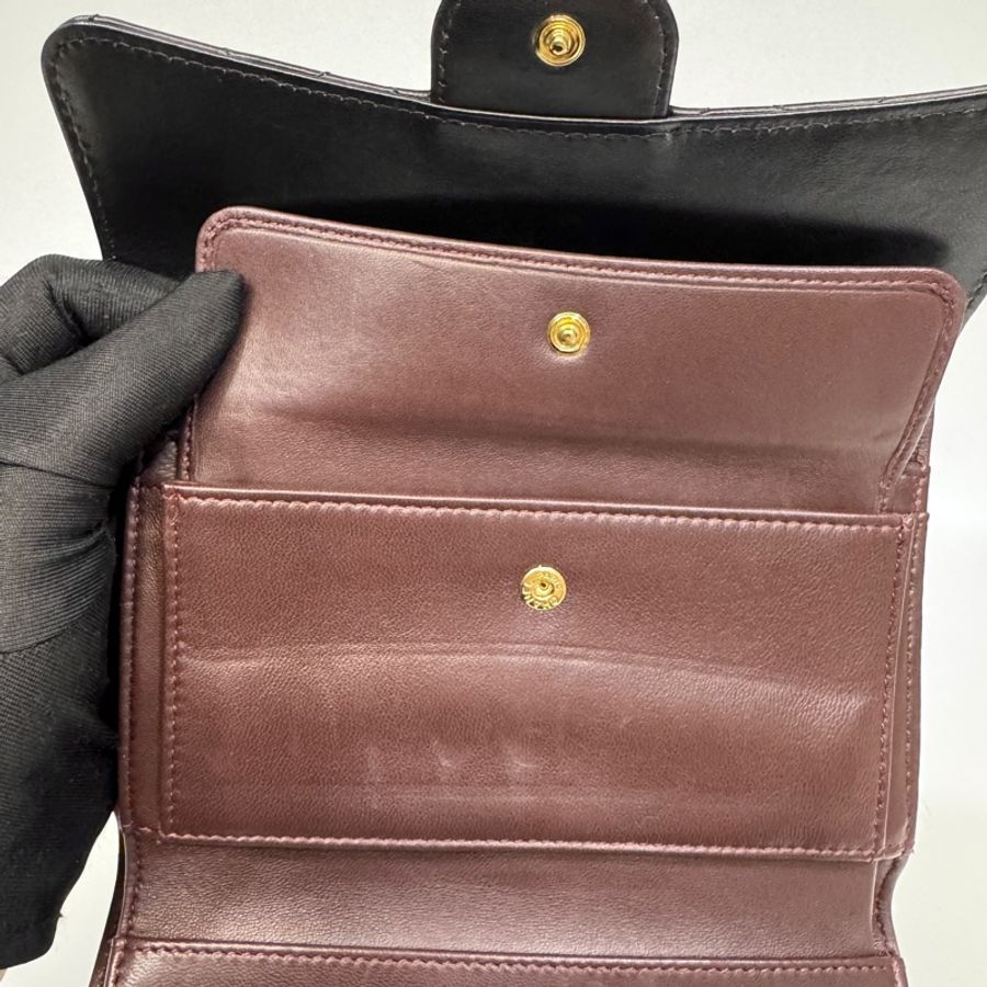 CHANEL黑金羊皮下蓋三折6卡COCO長夾A31506-11