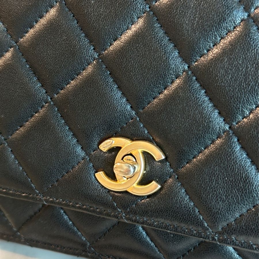 Chanel黑金金球Woc肩帶🉑調🉑肩背 99新閒置✨配件齊全-13