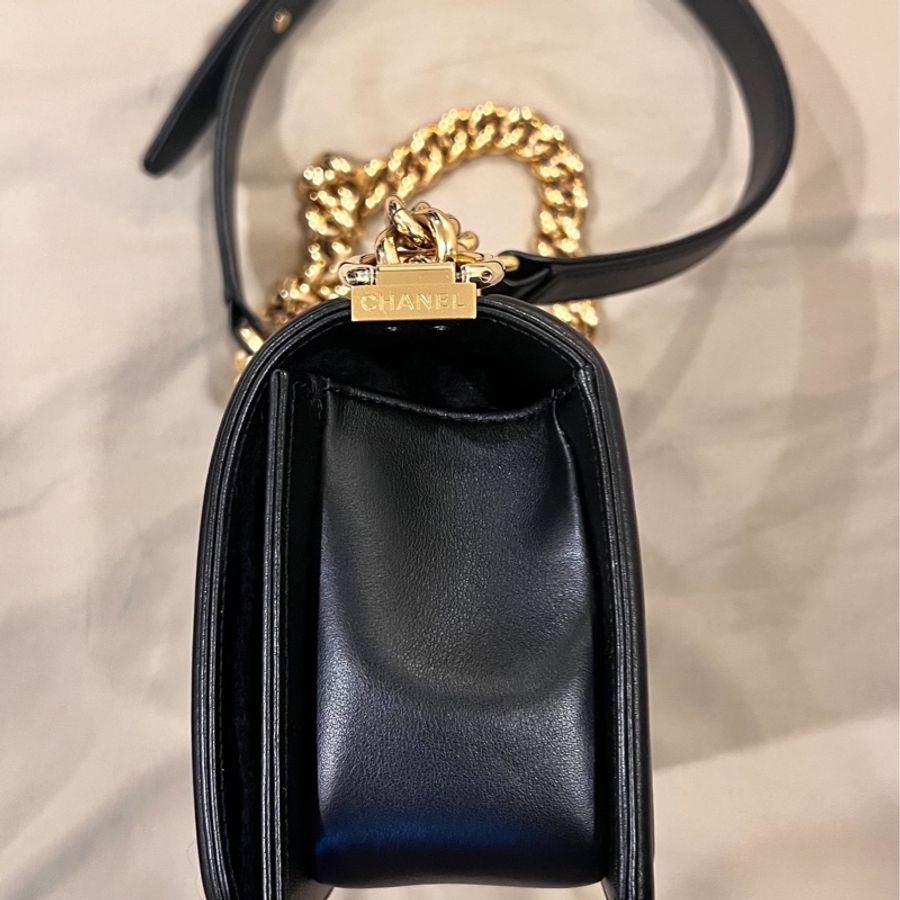 Chanel A67085 黑色 牛皮 金釦 山形紋 V紋 Mini Boy20 斜背包 肩背包-24