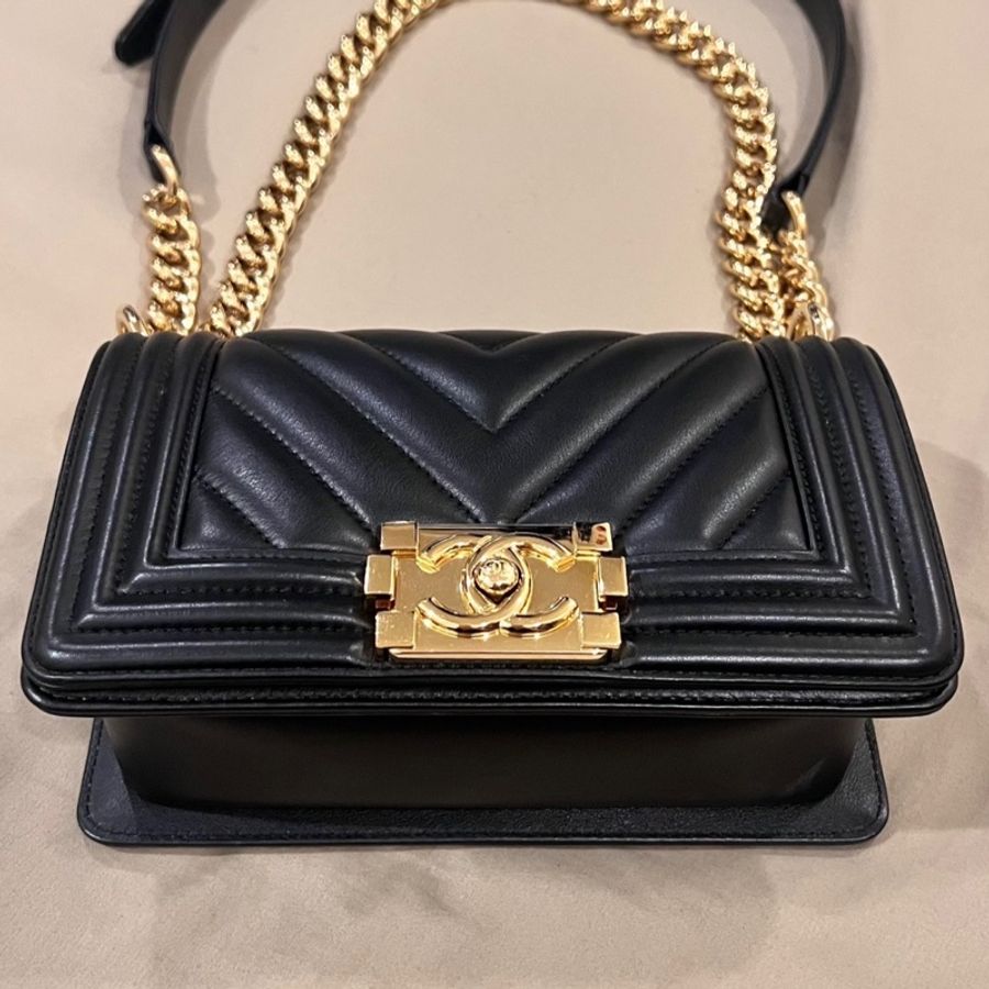 Chanel A67085 黑色 牛皮 金釦 山形紋 V紋 Mini Boy20 斜背包 肩背包-4