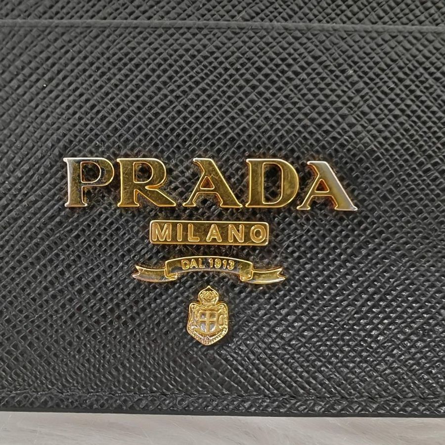 Prada 普拉達 黑金 Saffiano 皮革卡片夾 234-3