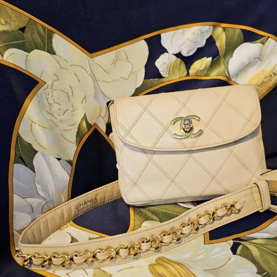 vintage CHANEL 古董香奈兒 米黃色菱格紋腰包 翻蓋包 小廢包 小方包-0