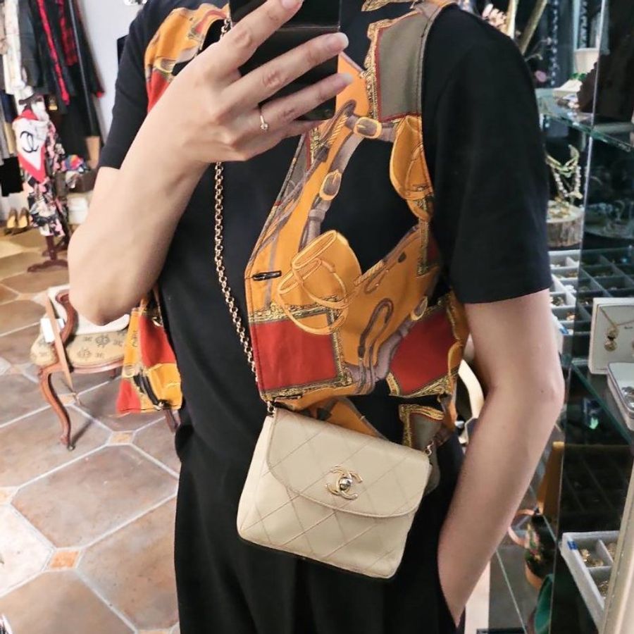 vintage CHANEL 古董香奈兒 米黃色菱格紋腰包 翻蓋包 小廢包 小方包-3