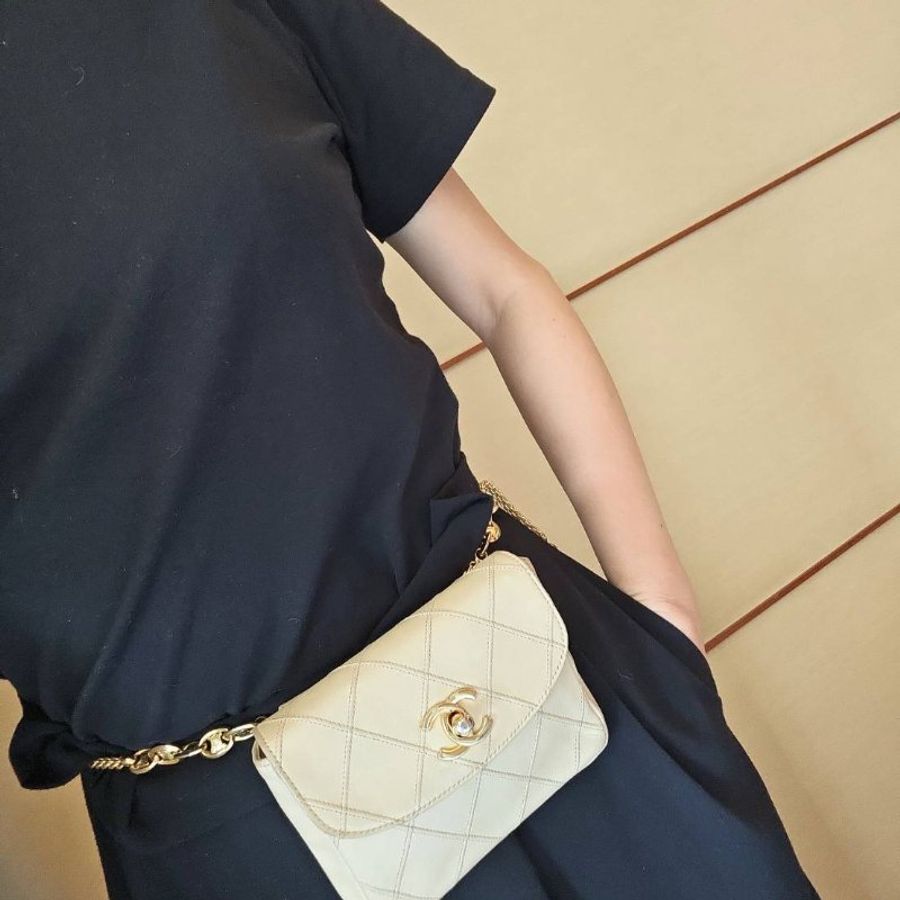 vintage CHANEL 古董香奈兒 米黃色菱格紋腰包 翻蓋包 小廢包 小方包-4