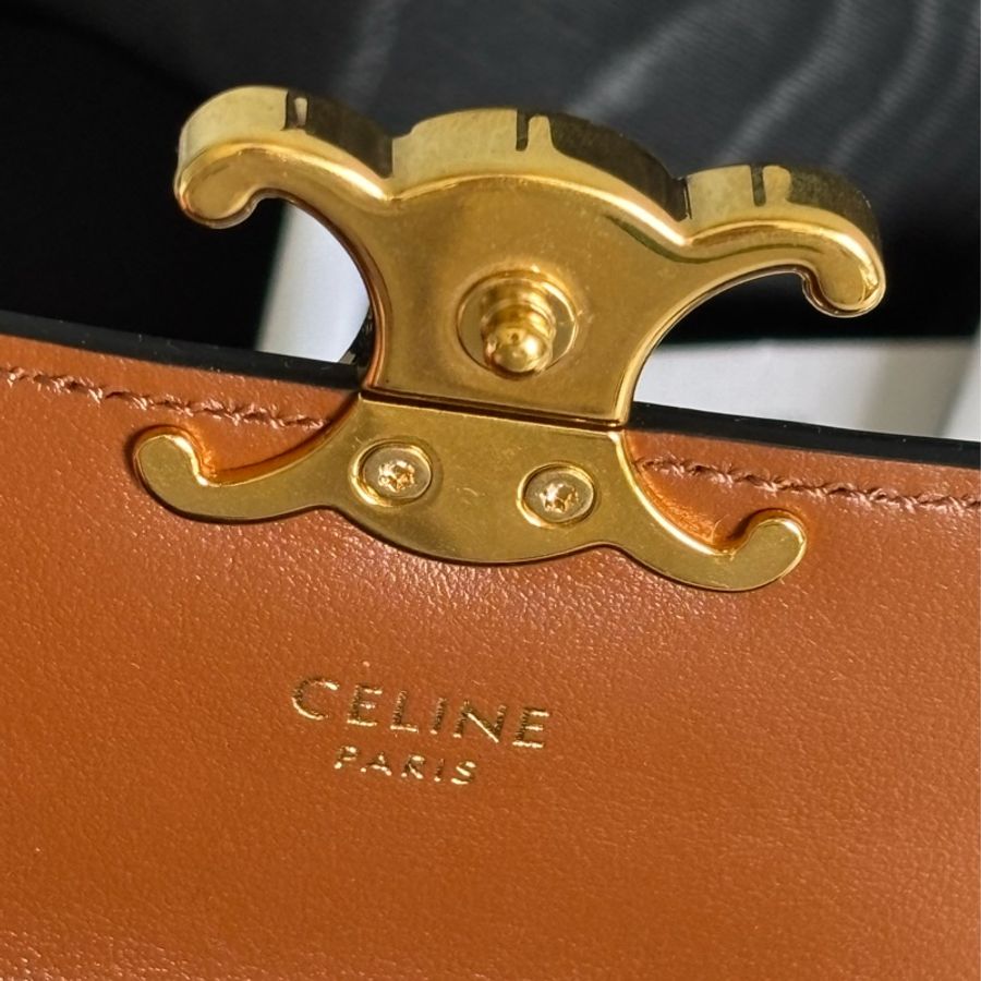 CELINE TRIOMPHE標誌印花翻蓋卡片套-20