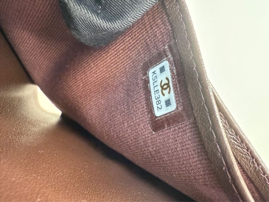 chanel 三折羊皮金扣短夾-5
