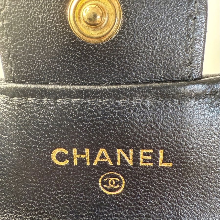 chanel 三折羊皮金扣短夾-27