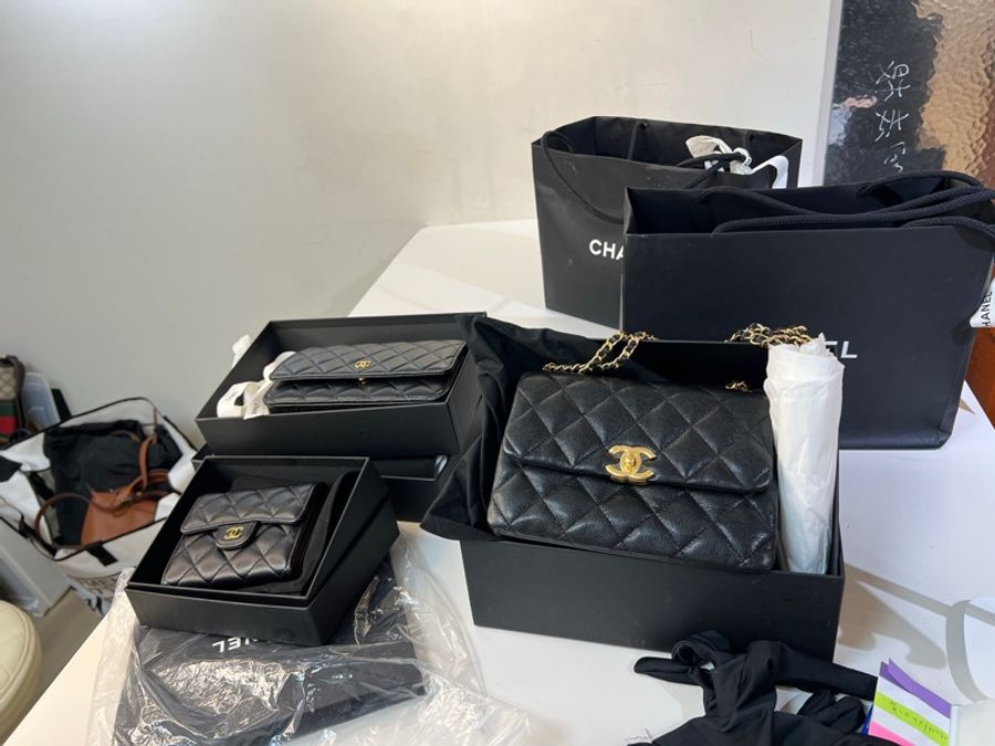 chanel 三折羊皮金扣短夾-32
