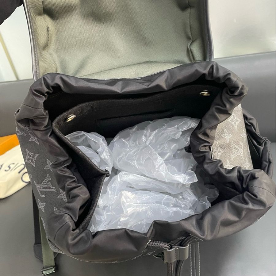 Louis Vuitton discovery 限定黑花背包-23