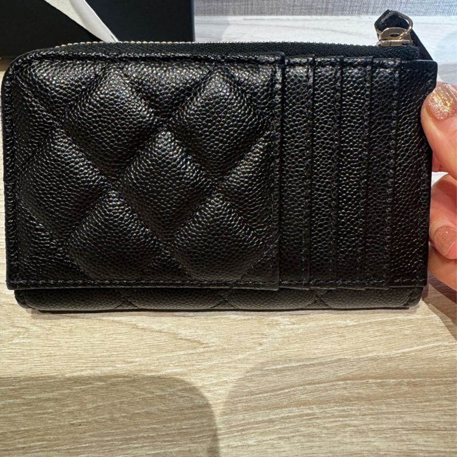 (全新)Chanel香奈兒 雙C Logo荔枝牛皮L型拉鍊零錢卡夾包-7