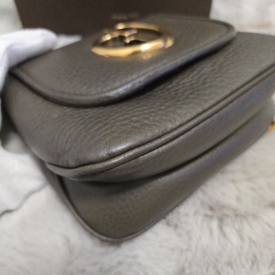 Gucci 1973 大象灰金色牛皮鍊帶包-26