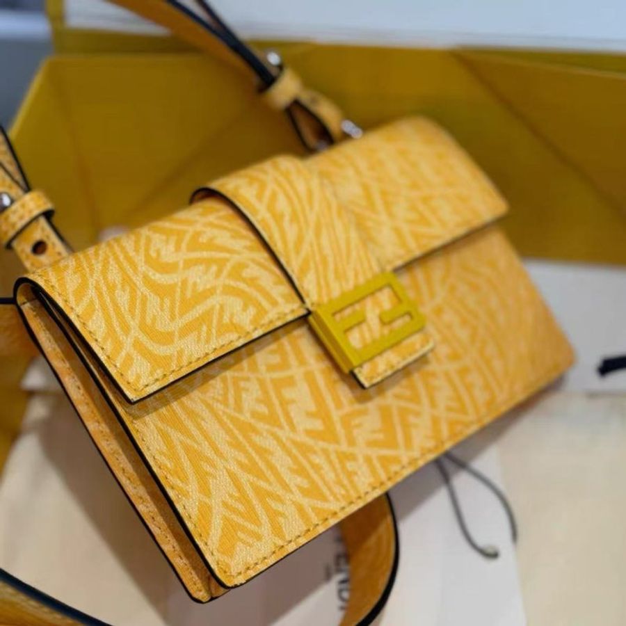 Fendi  Nano法棍包 男女同款19x10cm  99新 配件塵袋盒子購證-3