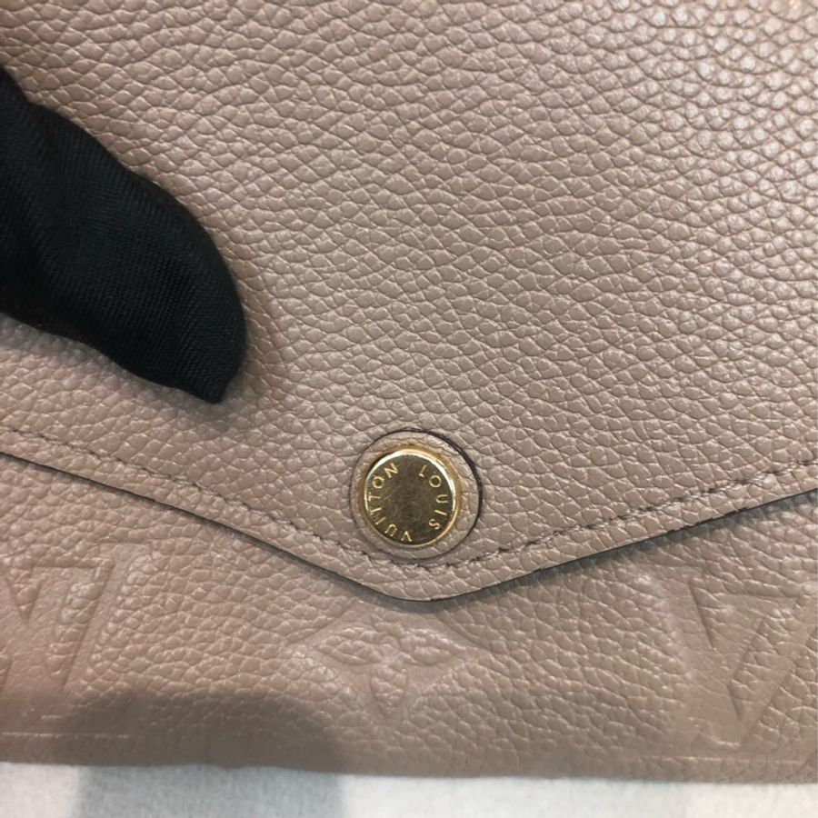 LV Sarah 壓紋啡灰信封長銀包 I492NY-12
