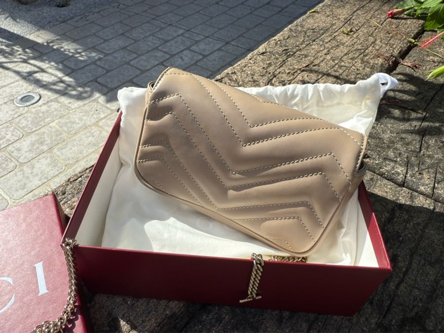 全新GUCCI粉膚色super mini Marmont亮金釦金鏈包476433-1