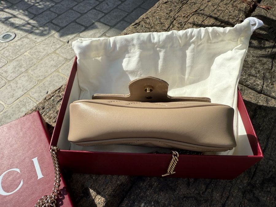 全新GUCCI粉膚色super mini Marmont亮金釦金鏈包476433-3
