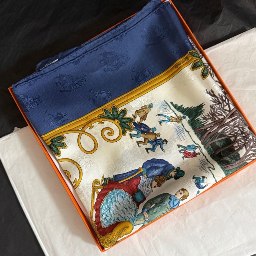 Hermes 愛馬仕 vintage冬日快樂真絲大方巾-1