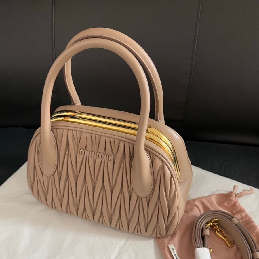 MiuMiu 蛙扣保齡球包 裸粉奶茶色 少見稀有款-0