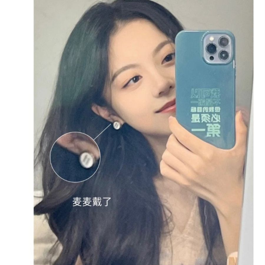 Miumiu logo琺瑯耳環 圓形白色金字miu miu-2