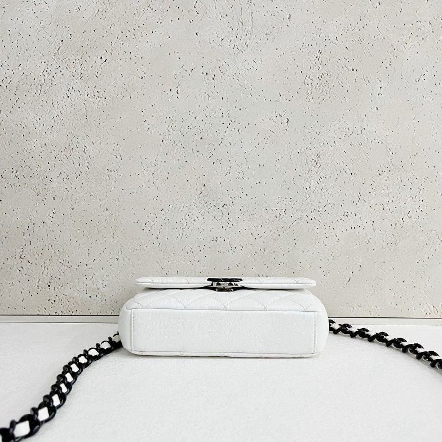 Chanel caviar chain flap bag-7