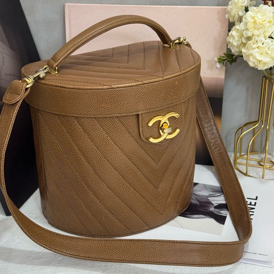 Chanel 奶金水桶化妝包-3