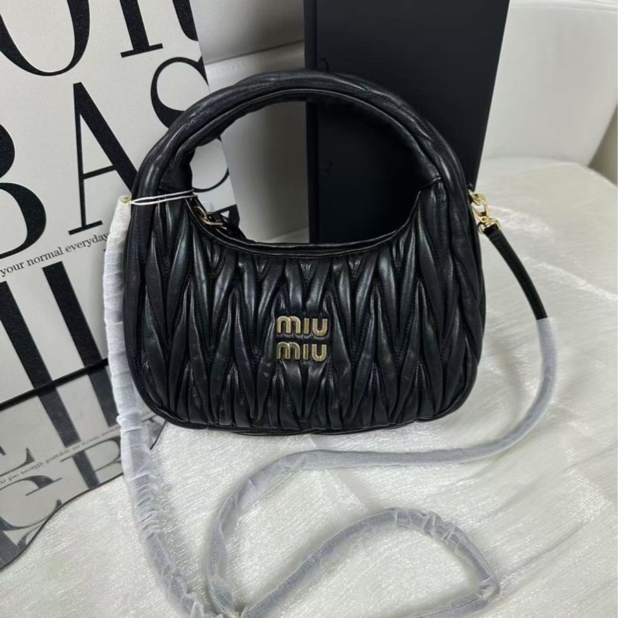 閒置新 Miumiu hobo 腋下包 小號 黑色-1