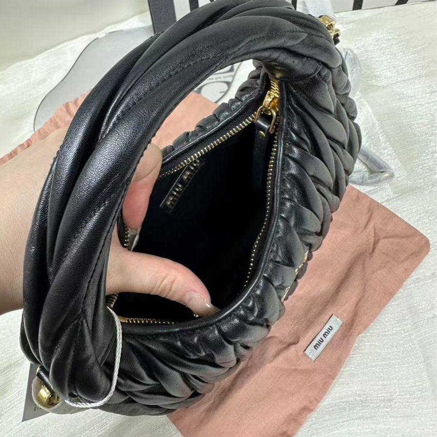 閒置新 Miumiu hobo 腋下包 小號 黑色-7
